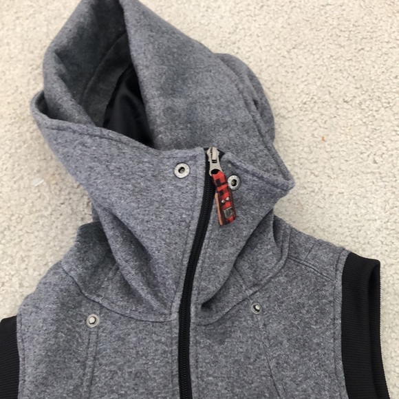 Burton Vest - Picture 12 of 12